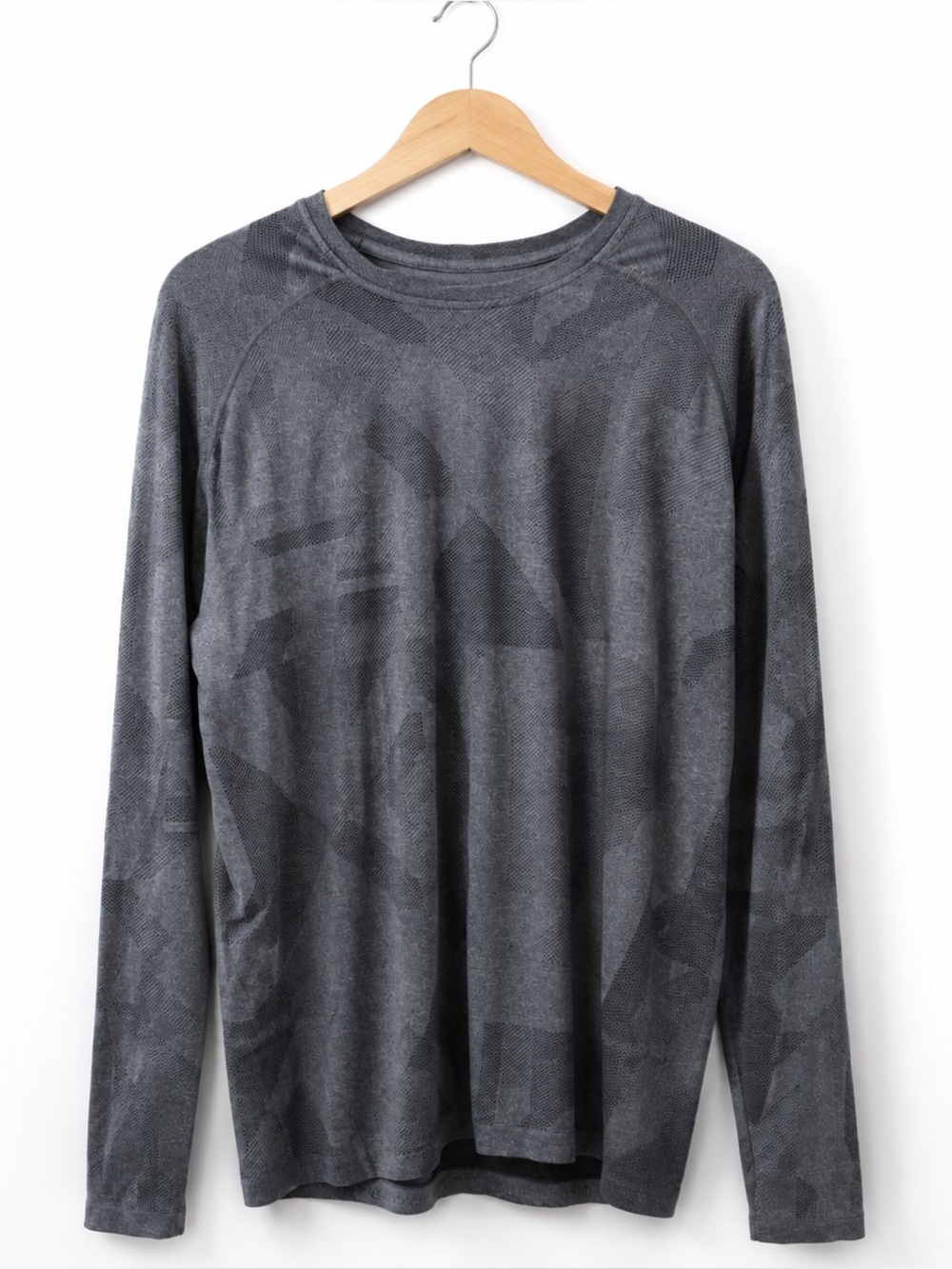 Lululemon Metal Vent Tech Long Sleeve Grey Camo Men’s L 22” PTP